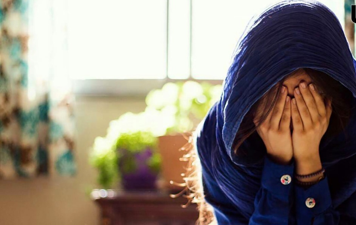 این دختر ۱۷ ساله با دوستان پدرش سرو سری شوم داشت + جزئیات ماجرا