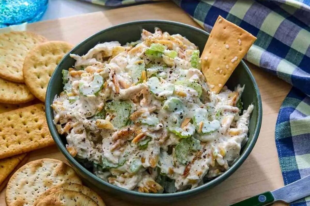 طرز تهیه سالاد مرغ کلاسیک خوشمزه و سریع