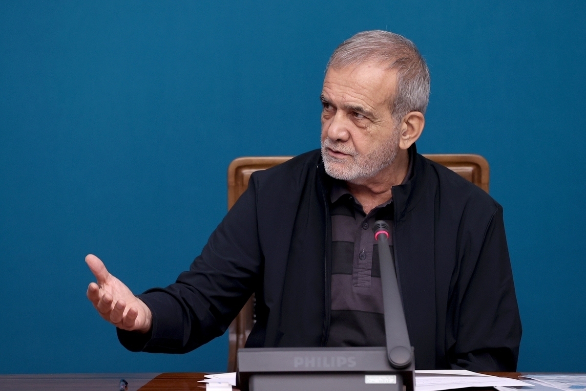 خبر خوش برای کارمندان/ دستور پزشکیان برای افزایش حقوق کارکنان صادر شد