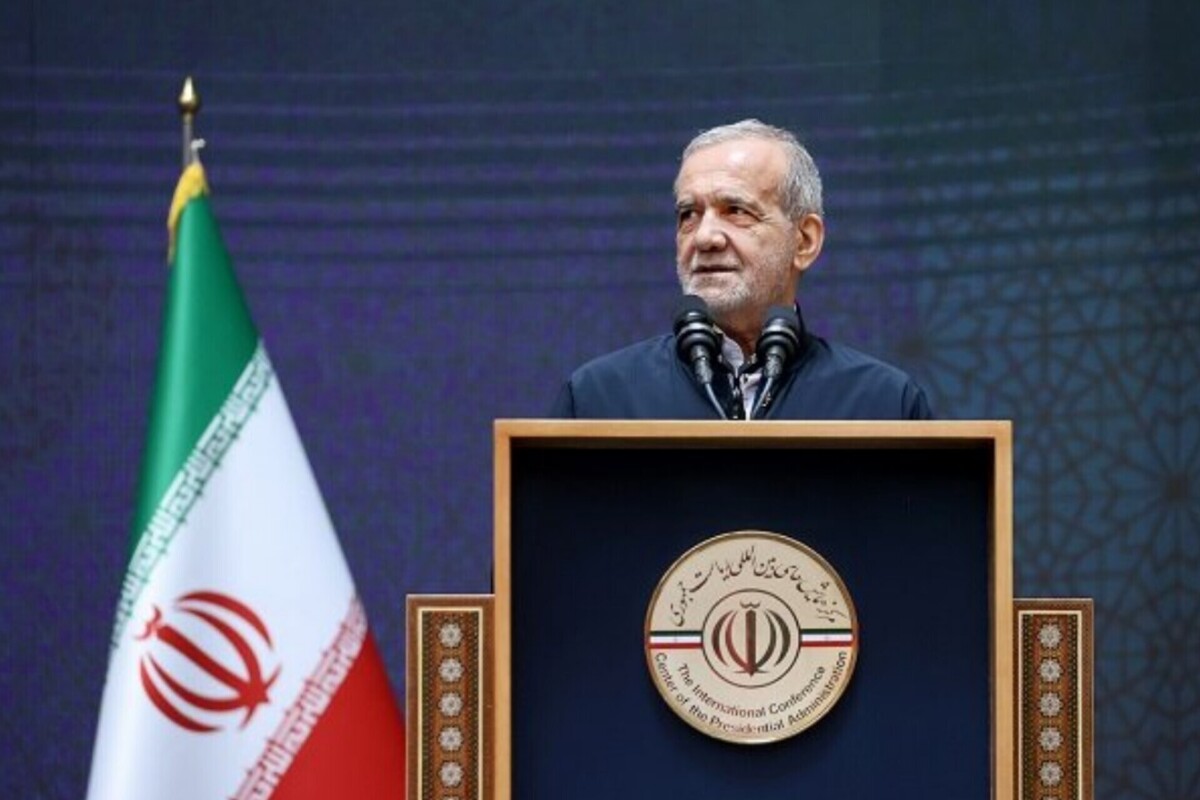 پزشکیان: دشمنان می‌خواهند با قومیت گرایی در کشور دعوا بیندازند و ما و همسایگانرا دشمن کنند